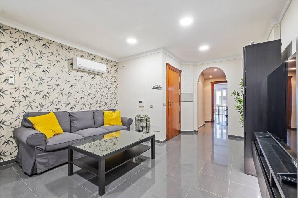 Piso En Atarazanas Apartment Malaga Exterior photo