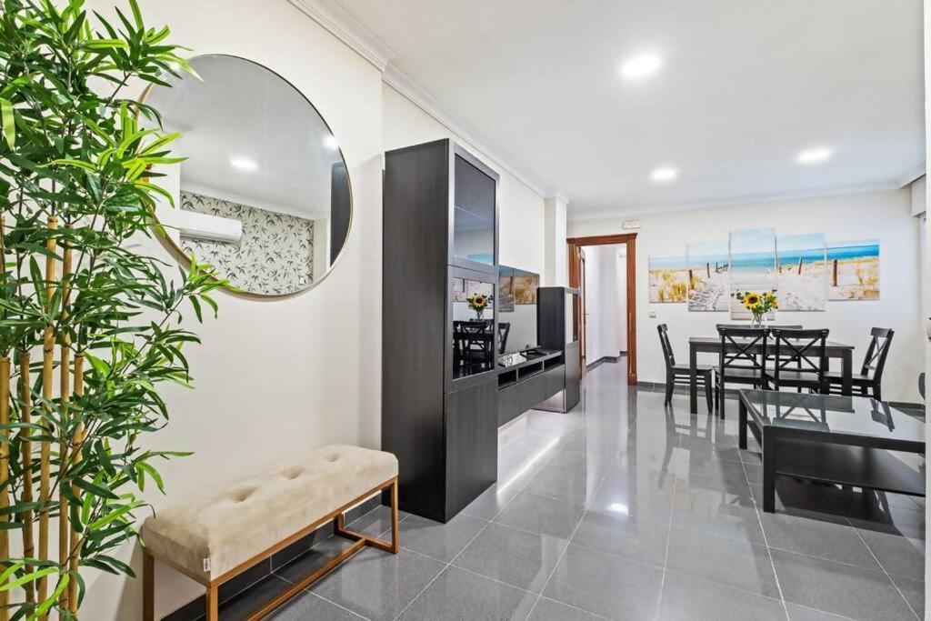 Piso En Atarazanas Apartment Malaga Exterior photo